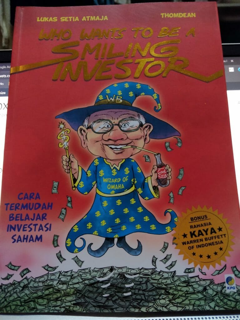 Gambar sampul depan buku Who Wants to be a Smiling Investor karangan Lukas Setia Atmaja dan Thomdean.